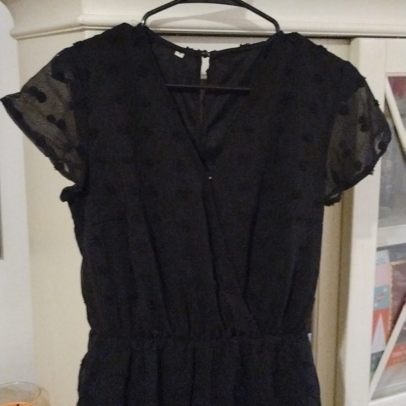 4/$20 Black short sleeved romper-M - Picture 5 of 8